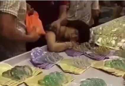 女游客云南昏迷